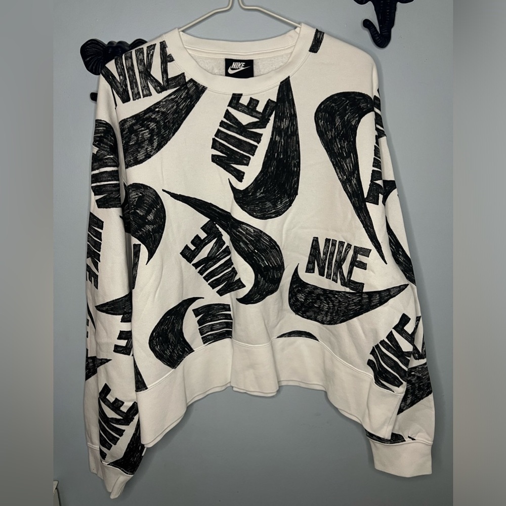Nike Black and White Pull Over